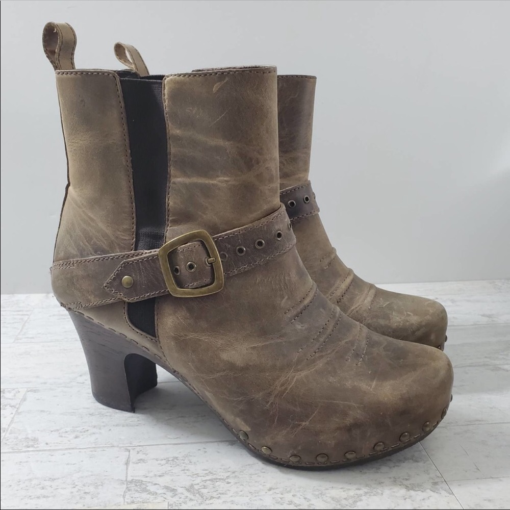 Dansko Rhiana Distressed Booties Size 40 US 9.5/10 Pull On Leather Elastic Sides